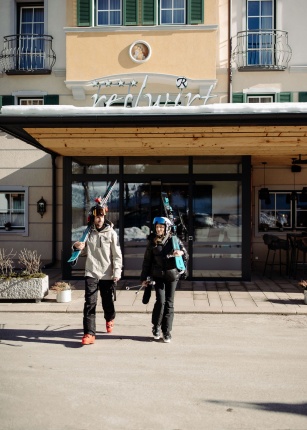 Skiurlaub direkt ab dem Skihotel Resl in Flachau, nur wenige Schritte vom Lift entfernt