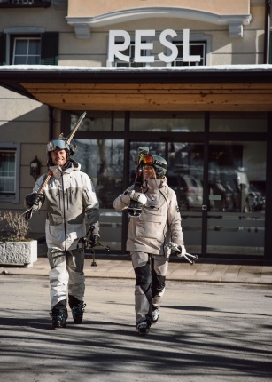 Skiurlaub direkt ab dem Skihotel Resl in Flachau, nur wenige Schritte vom Lift entfernt