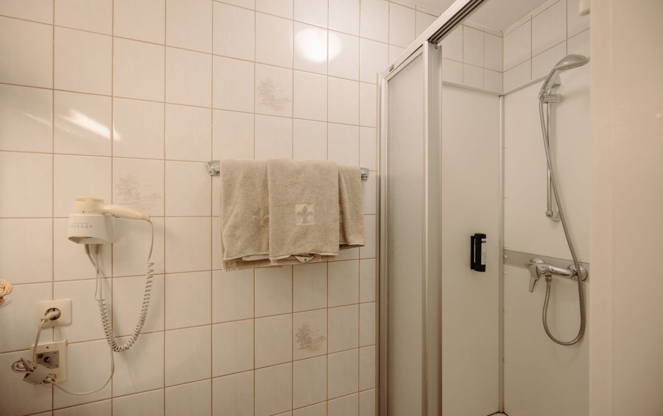 Badezimmer im Double Medium Zimmer im Ennshof in Flachau
